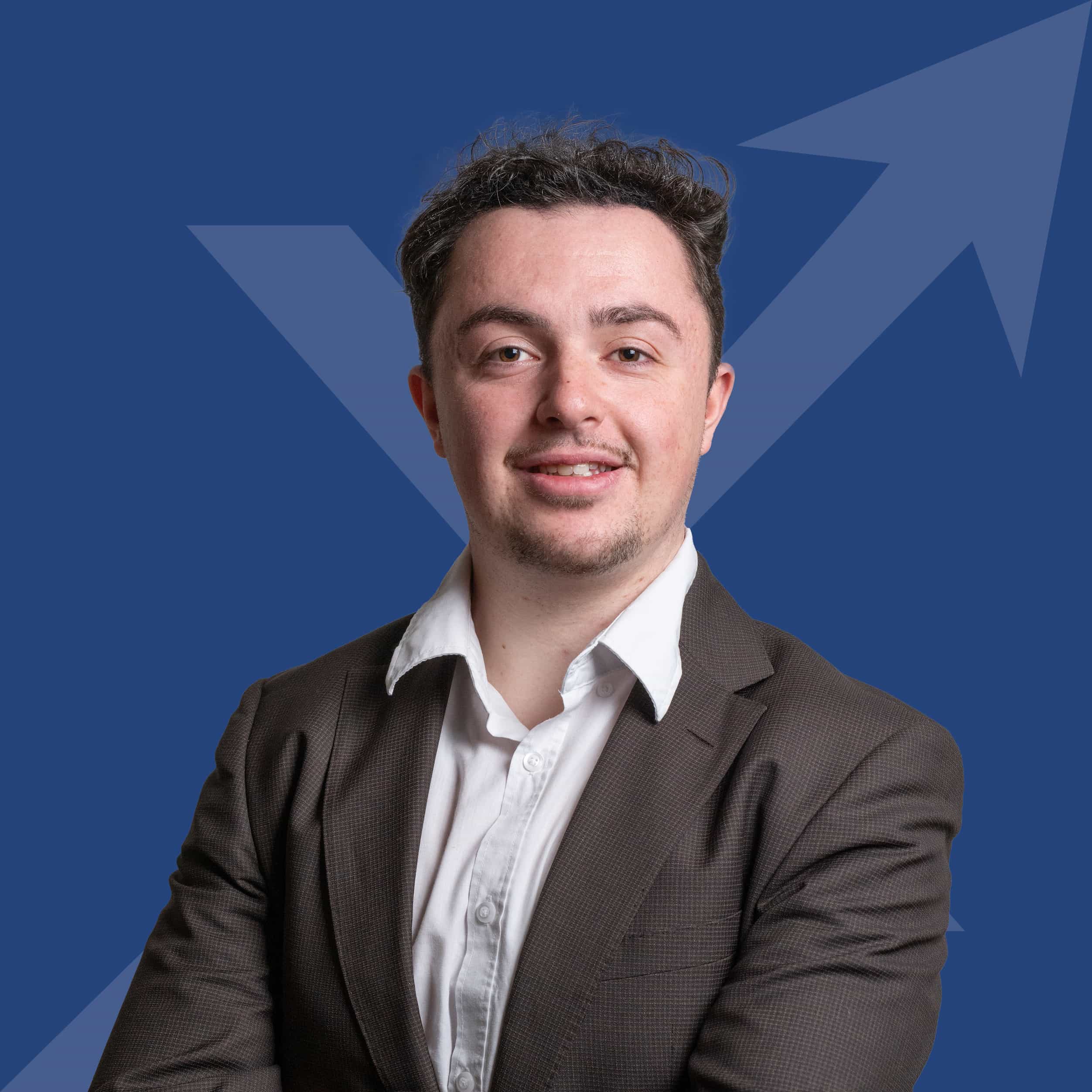 Portrait sur fond bleu identité Finex de Fabio Zuccala